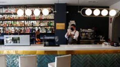 Los restaurantes de Madrid luchan con la ola de cancelaciones de Omicron
